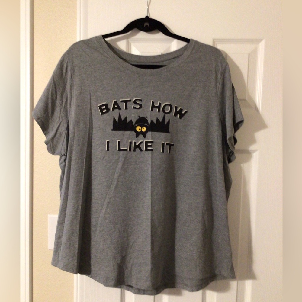 Old Navy Casual Tee Bat Design